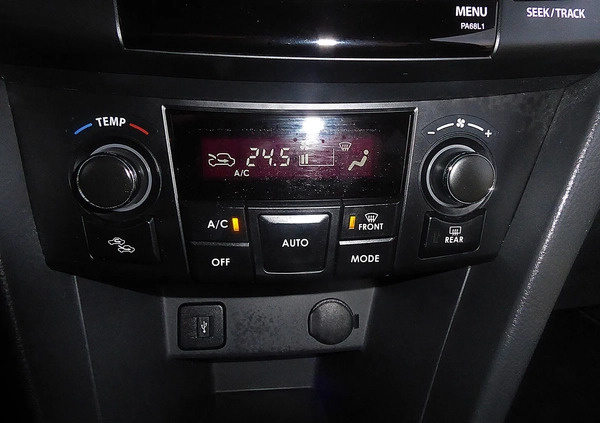 Suzuki Swift cena 28900 przebieg: 136000, rok produkcji 2012 z Radom małe 301